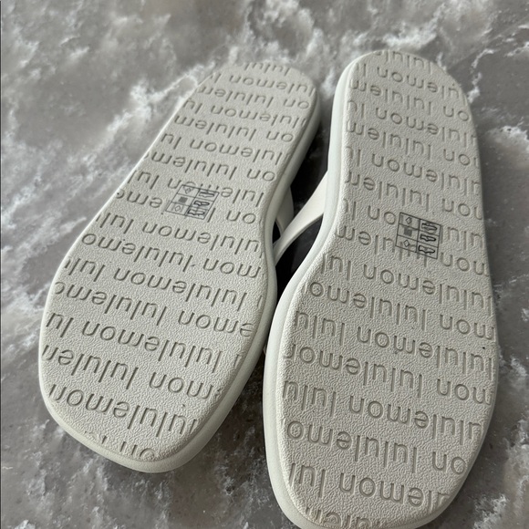 NWOT Lululemon Athletica Rest Feel Sandals - Picture 3 of 5
